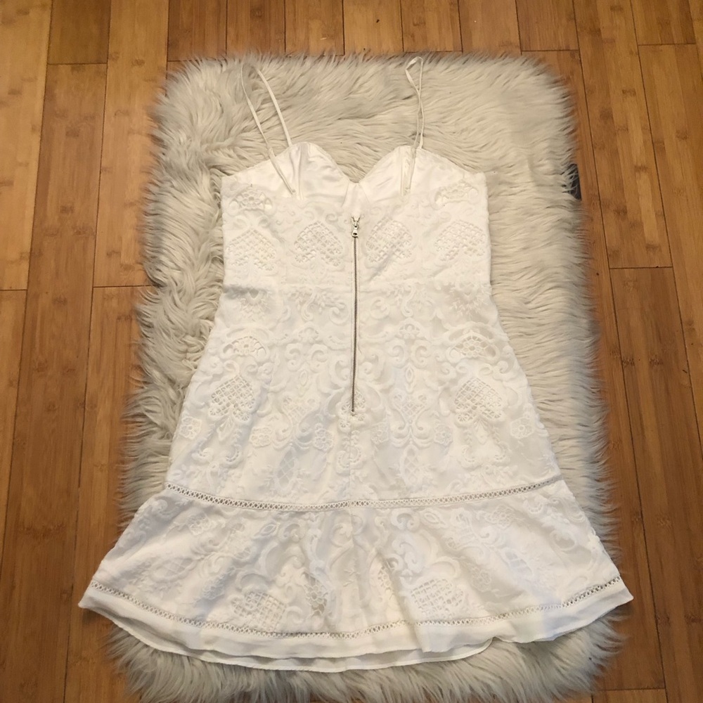 Bardot Lace Eyelet Embroidered Floral Sweetheart Tiered Hem White Dress size 10 - Picture 8 of 16